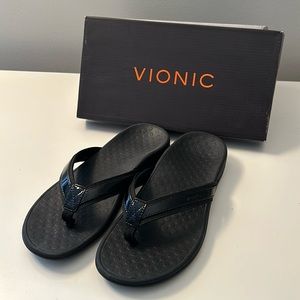 Vionic women’s patent black thong sandal size 8